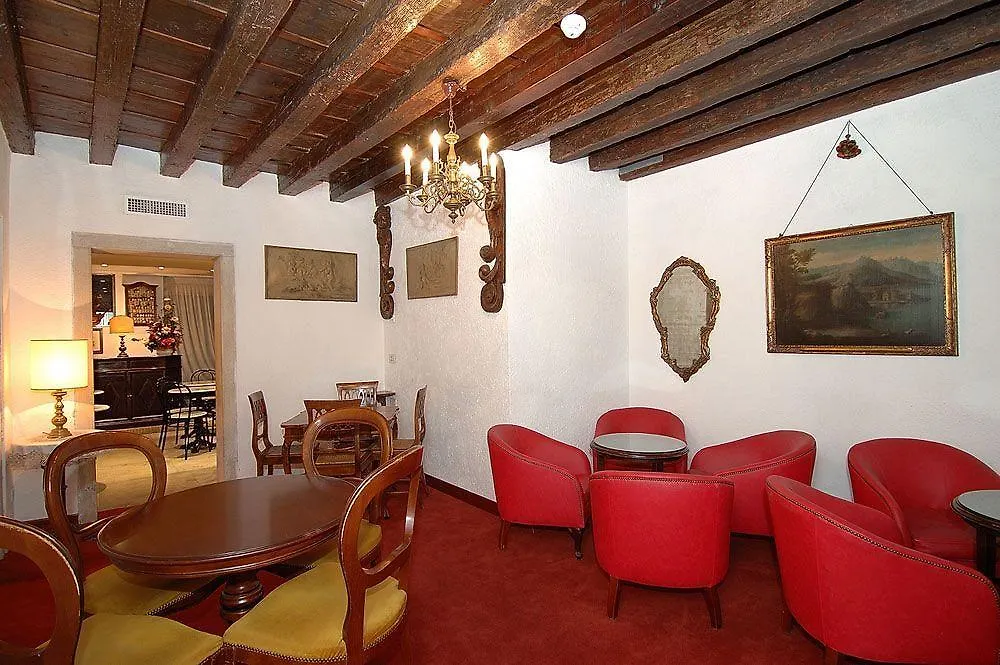 Hotel Casanova Venedik 4*,