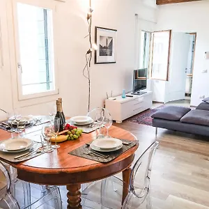 Ca Farnese Apartment