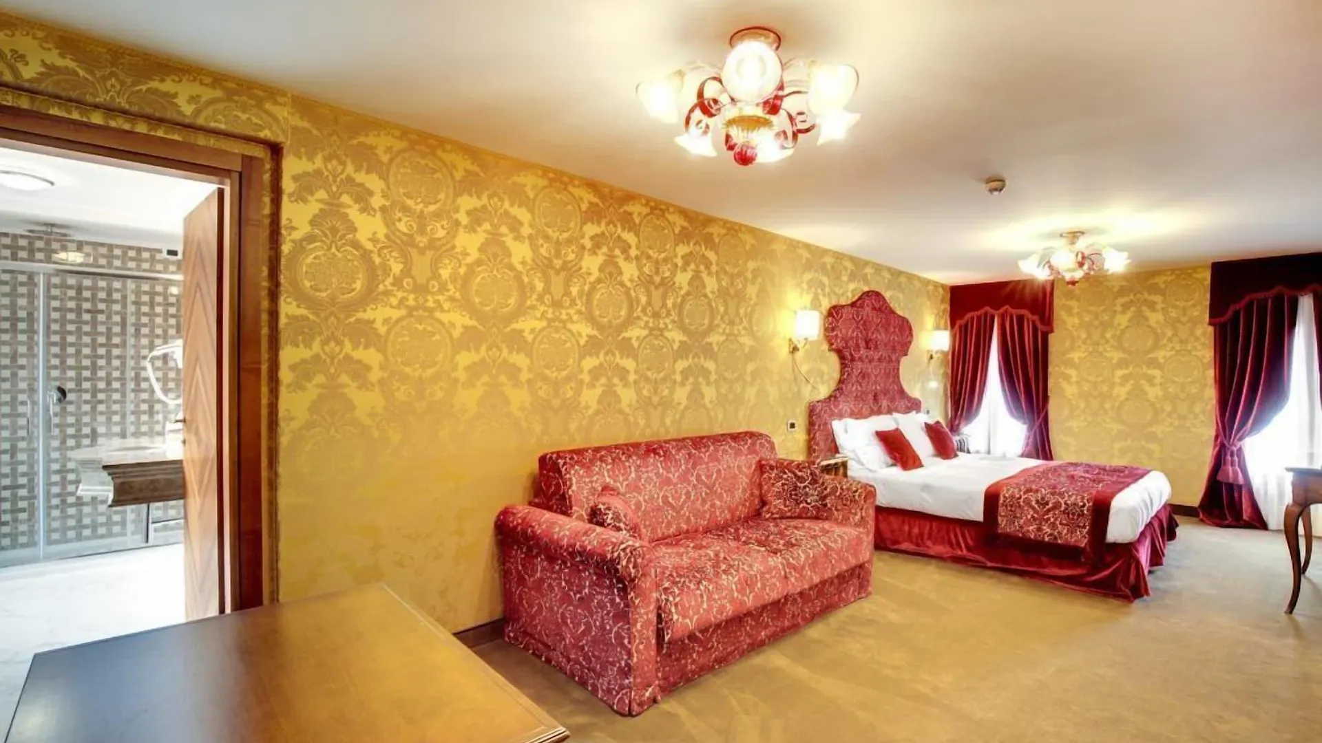 Hotel Casanova Venice 4*,  Italy